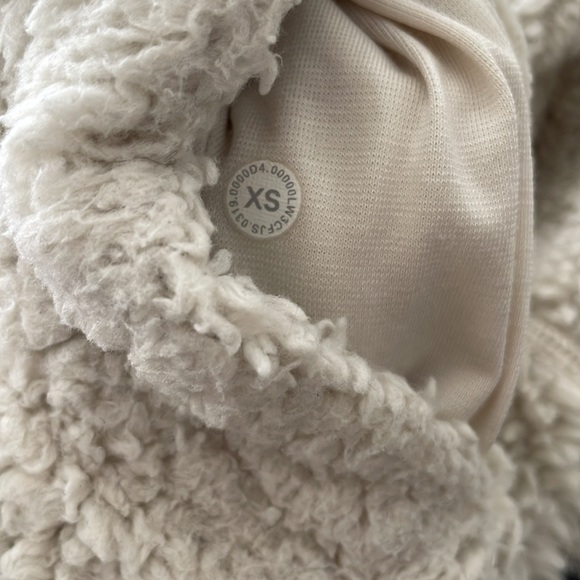 Lululemon Short Sweet Sherpa Jacket Grey Light Ivory Fleece Reversible - Picture 5 of 5